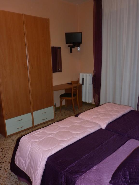Hotel San Donnino Fidenza Rum bild