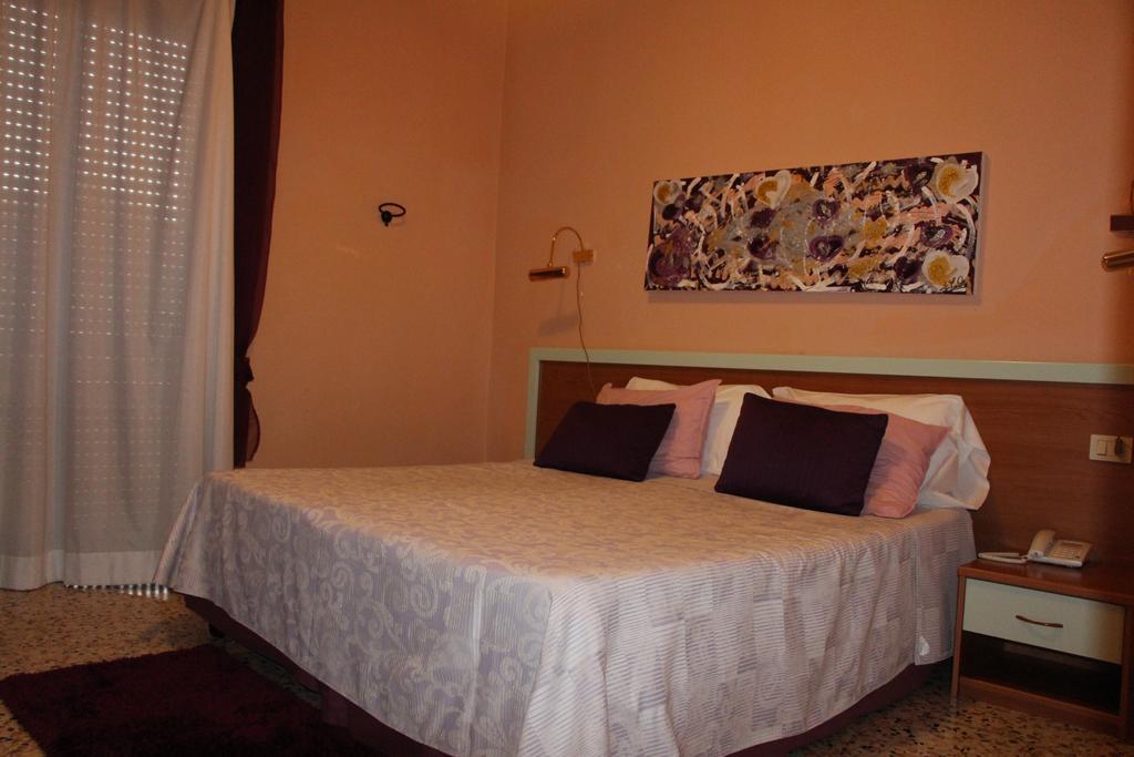 Hotel San Donnino Fidenza Exteriör bild